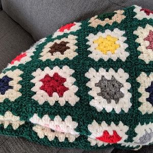 Crochet Granny Square Blanket - Floral! Vintage!